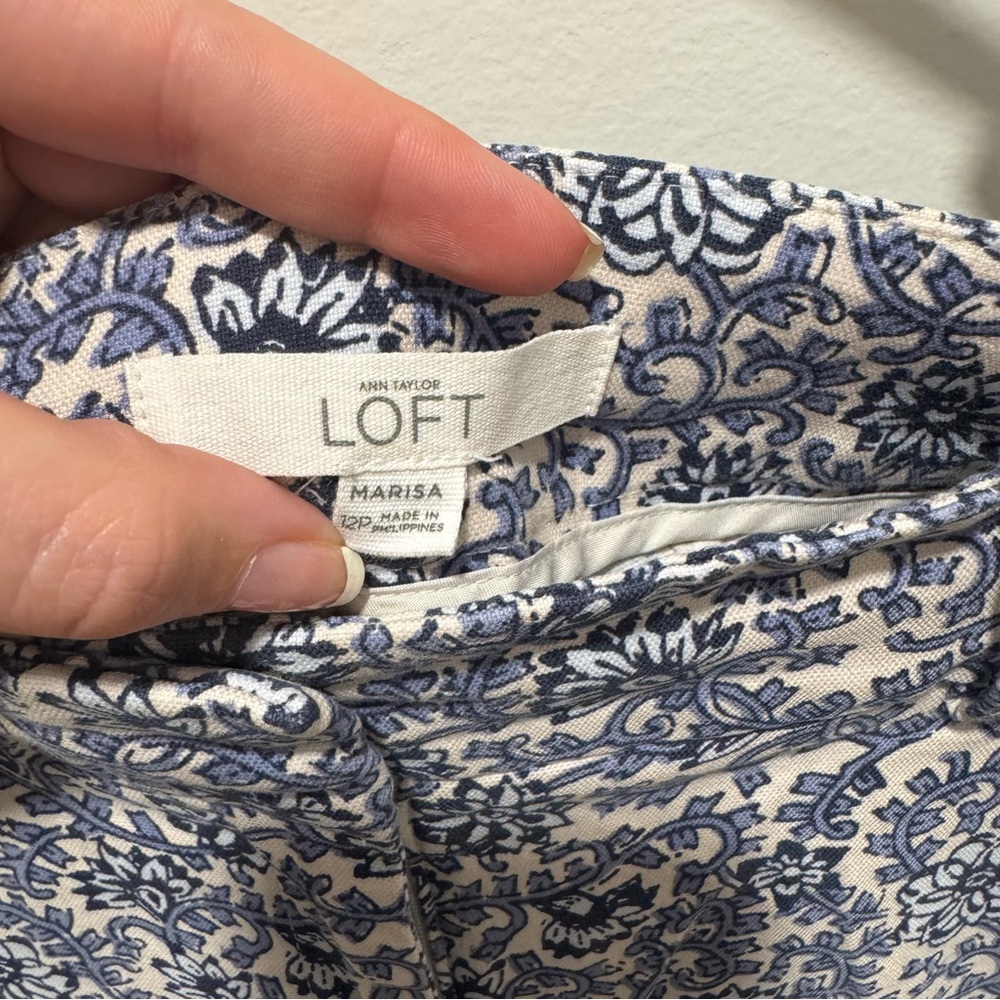LOFT Blue and White Floral Pants - Picture 4 of 6